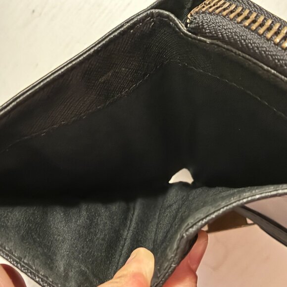 Vintage Black Leather Fossil Wallet with Gold Hardware - Picture 6 of 6